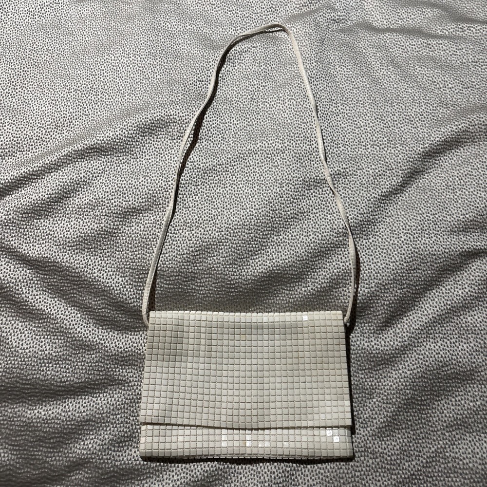LA REGALE Vintage Handbag Evening Bag Off White Metal Mesh Fold Over Strap